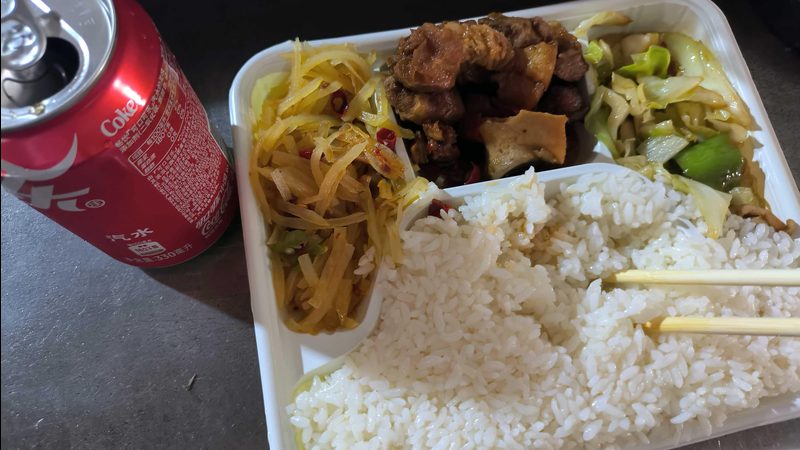 飘窗防水补漏：聚氨酯与丙纶材料大揭秘